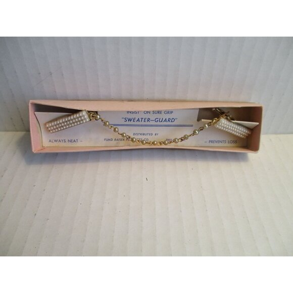 *Vintage 'Sweater-Guard' Goldtone with Mini Pearl Accents - New Old Stock - Picture 3 of 4